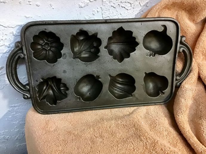 Cast Iron Cornbread Muffin Pan- 8 different Shapes in 1 Pan- Made